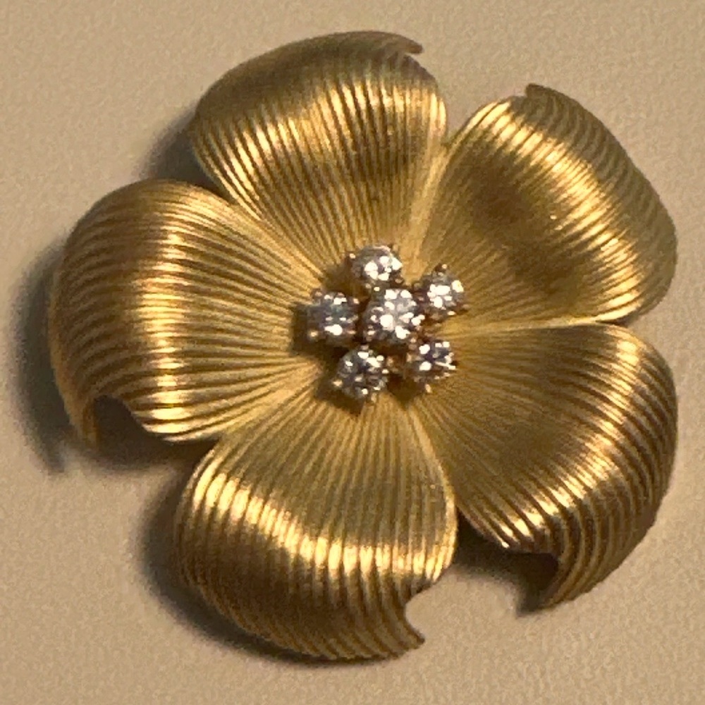 18 KT Tiffany & Co. Diamond Gold Dogwood Flower Brooch Convert to a Pend…